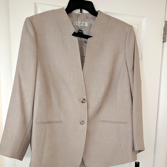 Suit - Picture 2 of 3